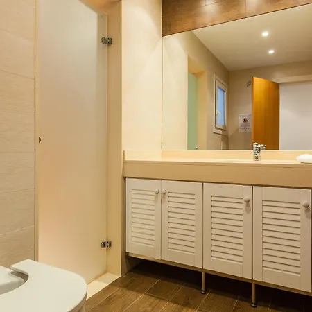 Lemon Tree Apartment *